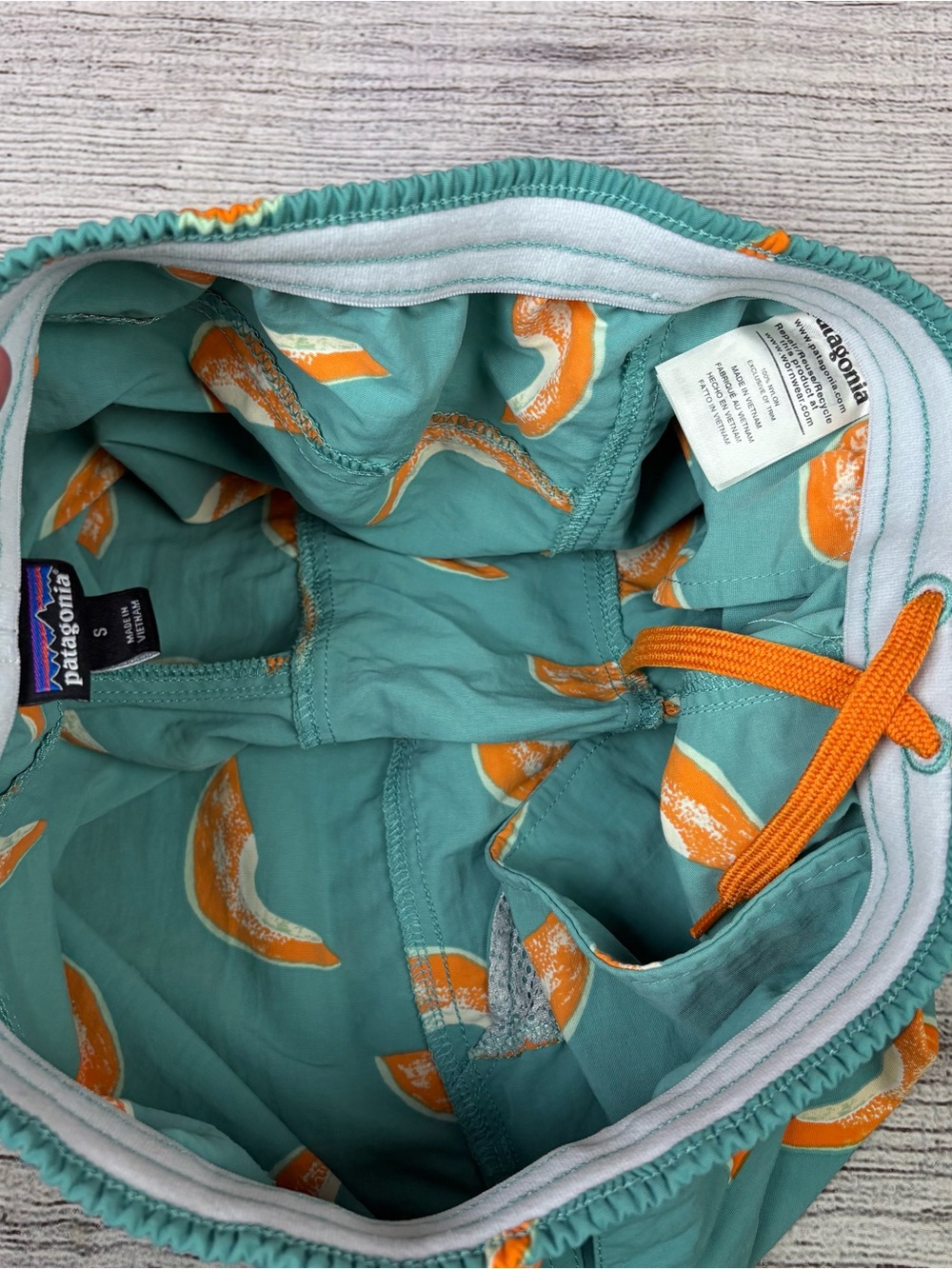 Patagonia Beryl Green Melon Baggies - Picture 5 of 13
